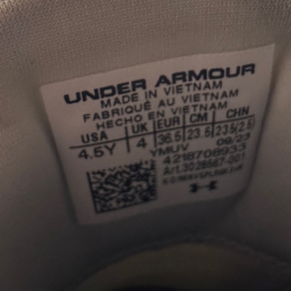 Boys Under Armour Black and Purple Athletic Shoes - Size 4.5Y - Picture 5 of 5